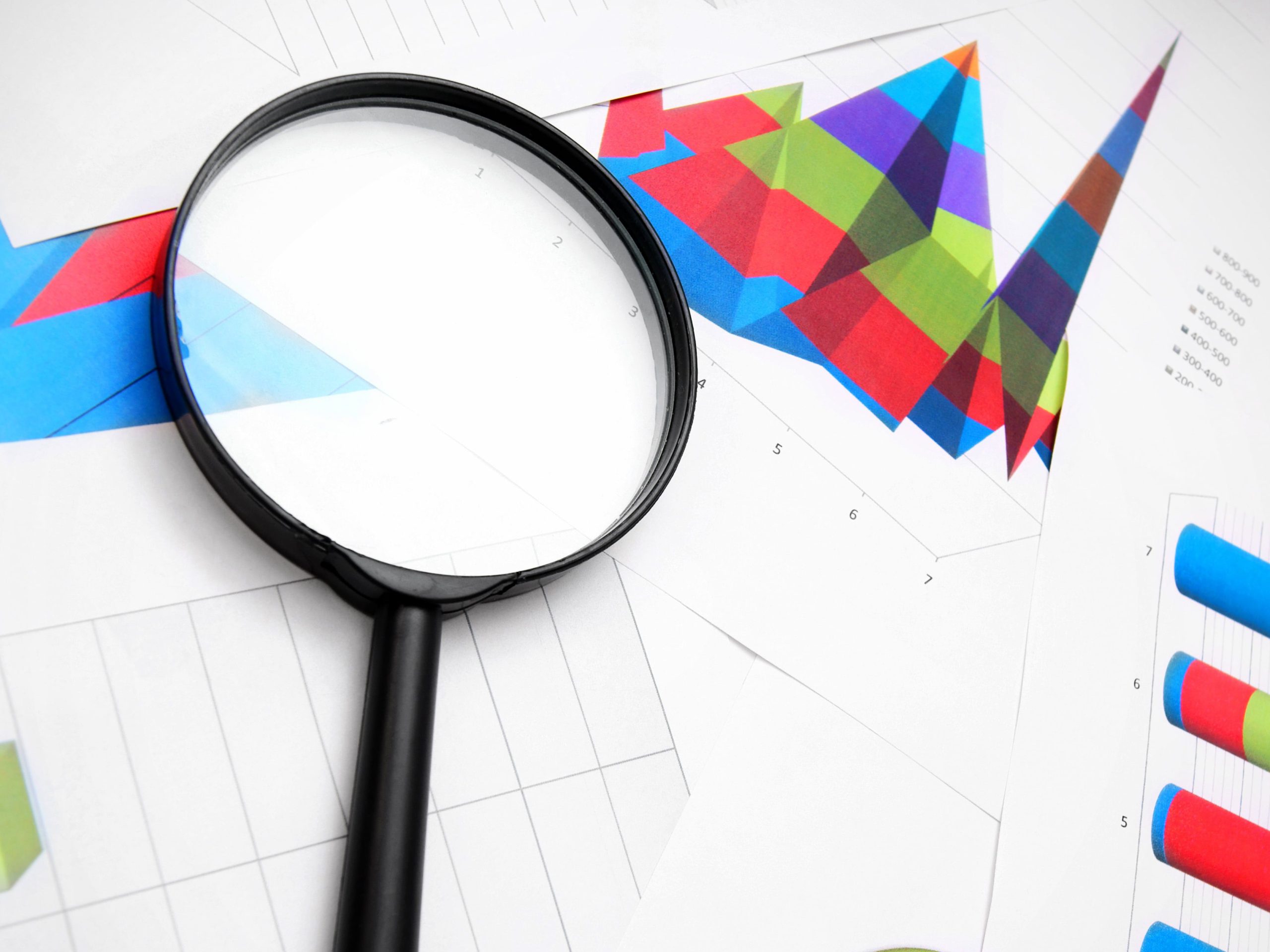 A magnifying Glass against graphs and papers for SEO representation